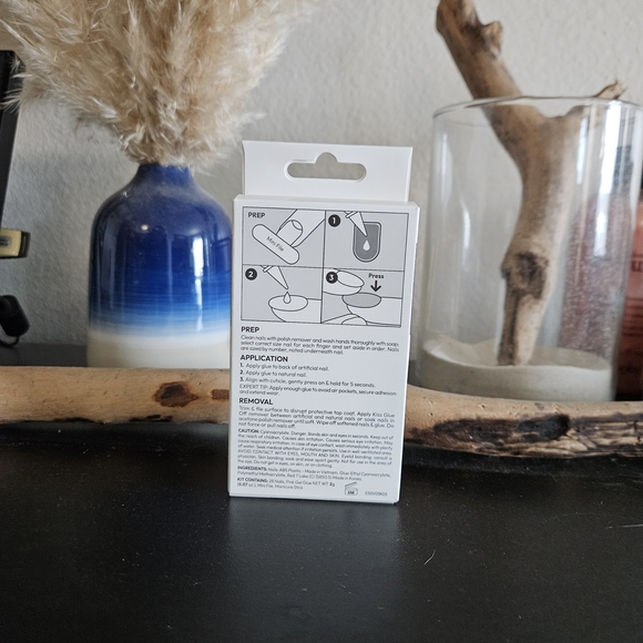 Philosophy Melon Daiquiri Shower Gel, Kitsch Amber Shores, Kiss Nail Set - Picture 4 of 4